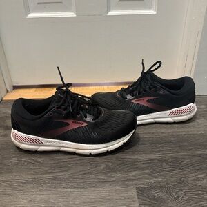 Brooks Sneakers